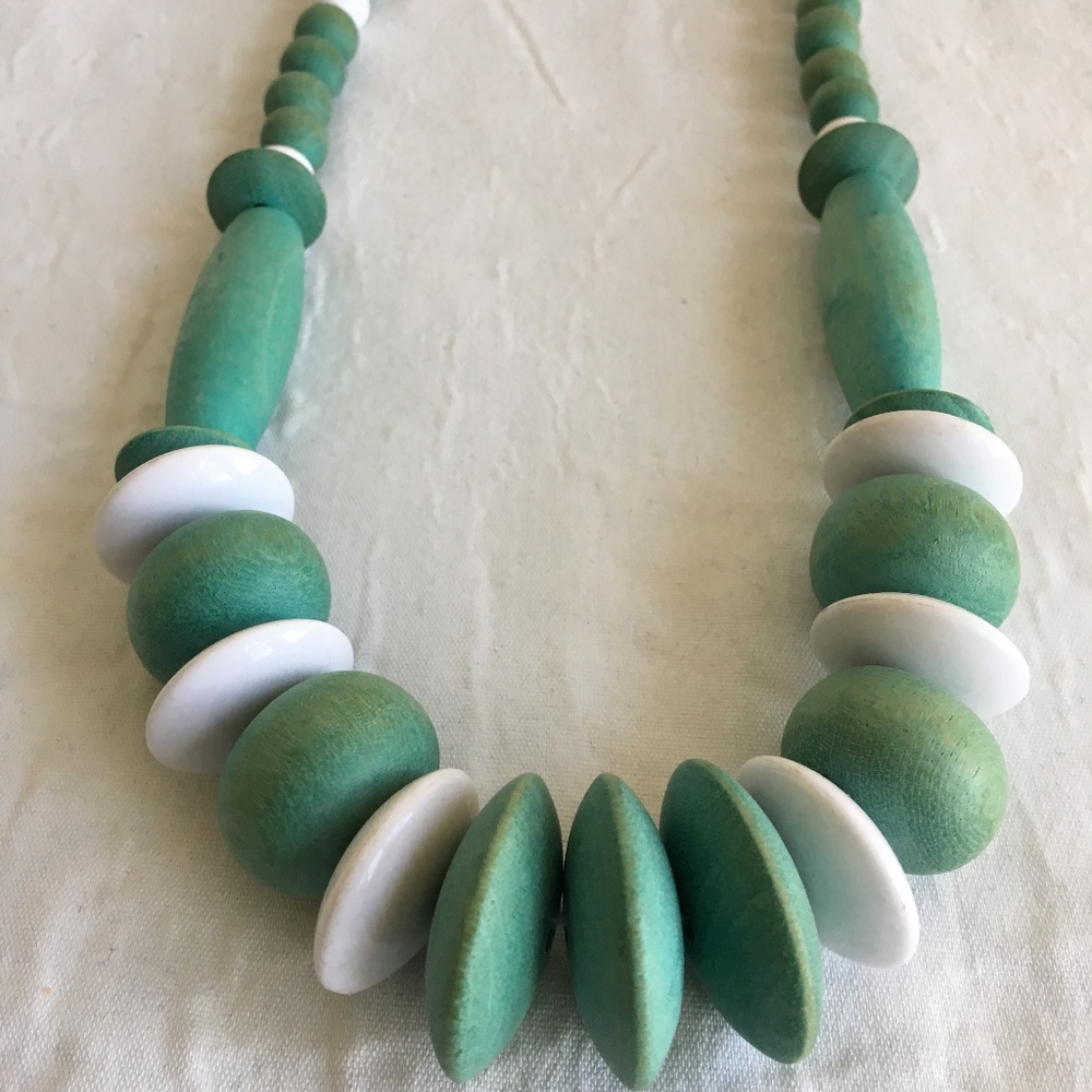 Vintage 1970's Wooden Green and White Necklace
